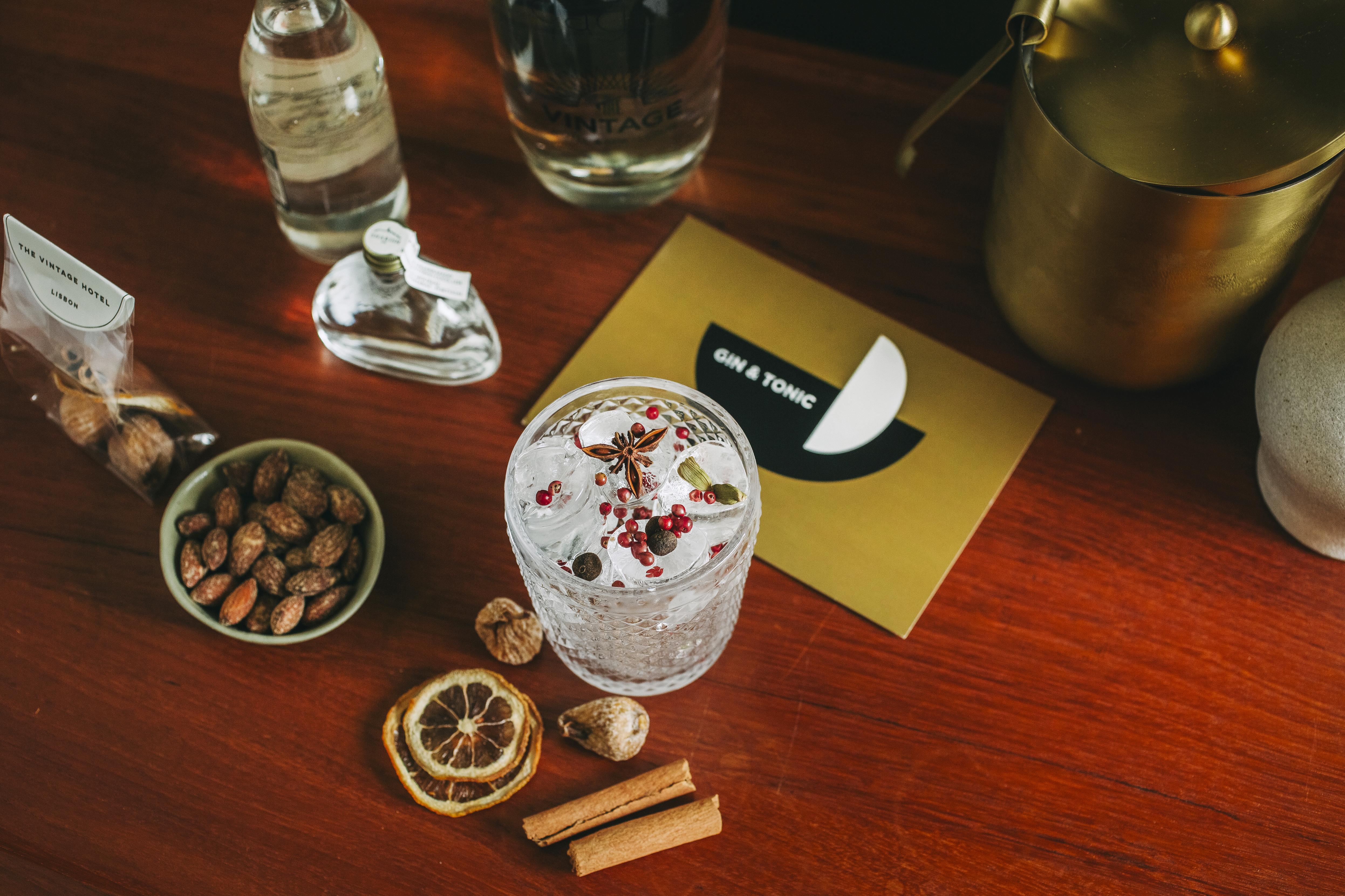 ザ ヴィンテージ ホテル&スパ リスボン エクステリア 写真 A gin and tonic