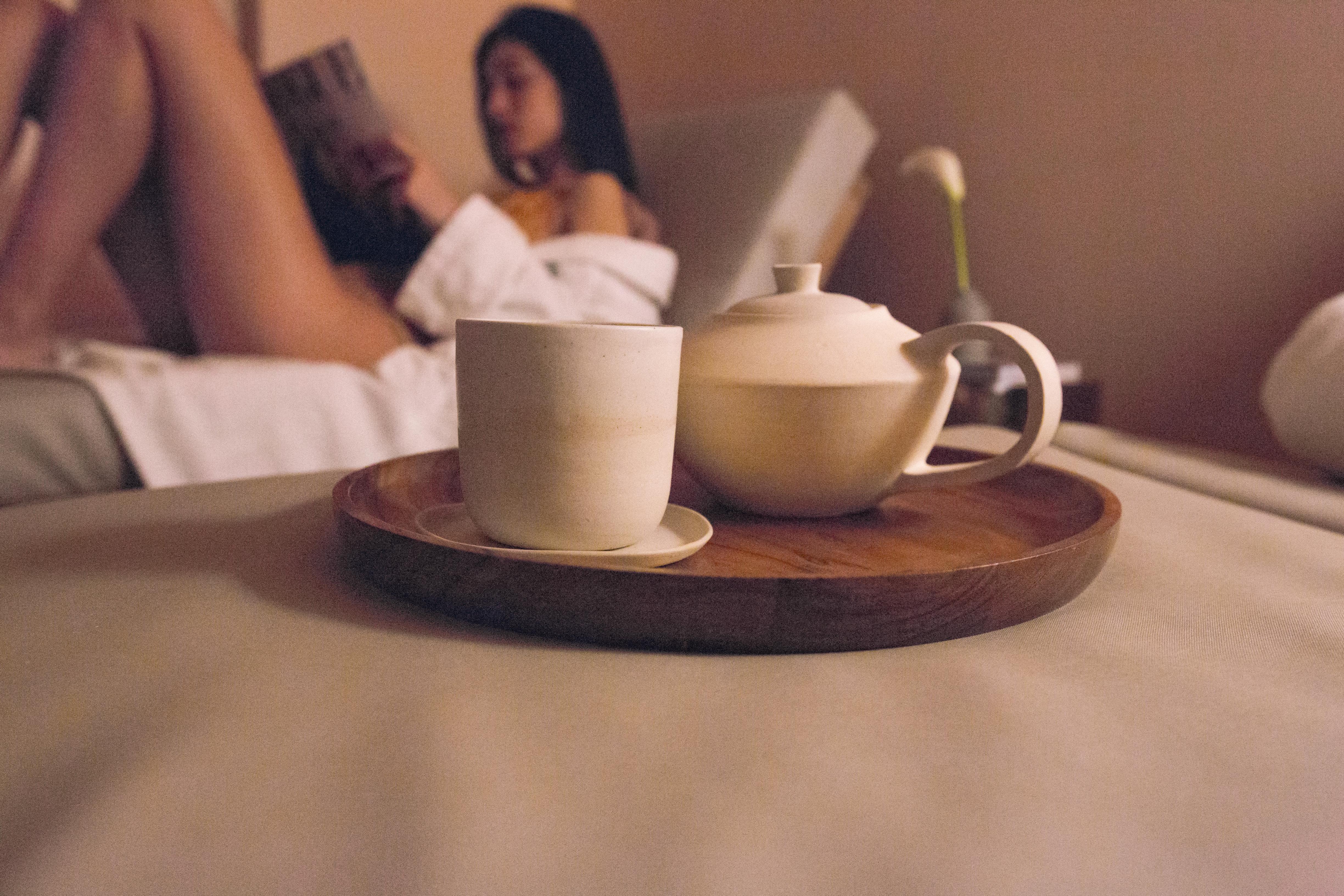 ザ ヴィンテージ ホテル&スパ リスボン エクステリア 写真 A woman relaxing with a cup of tea