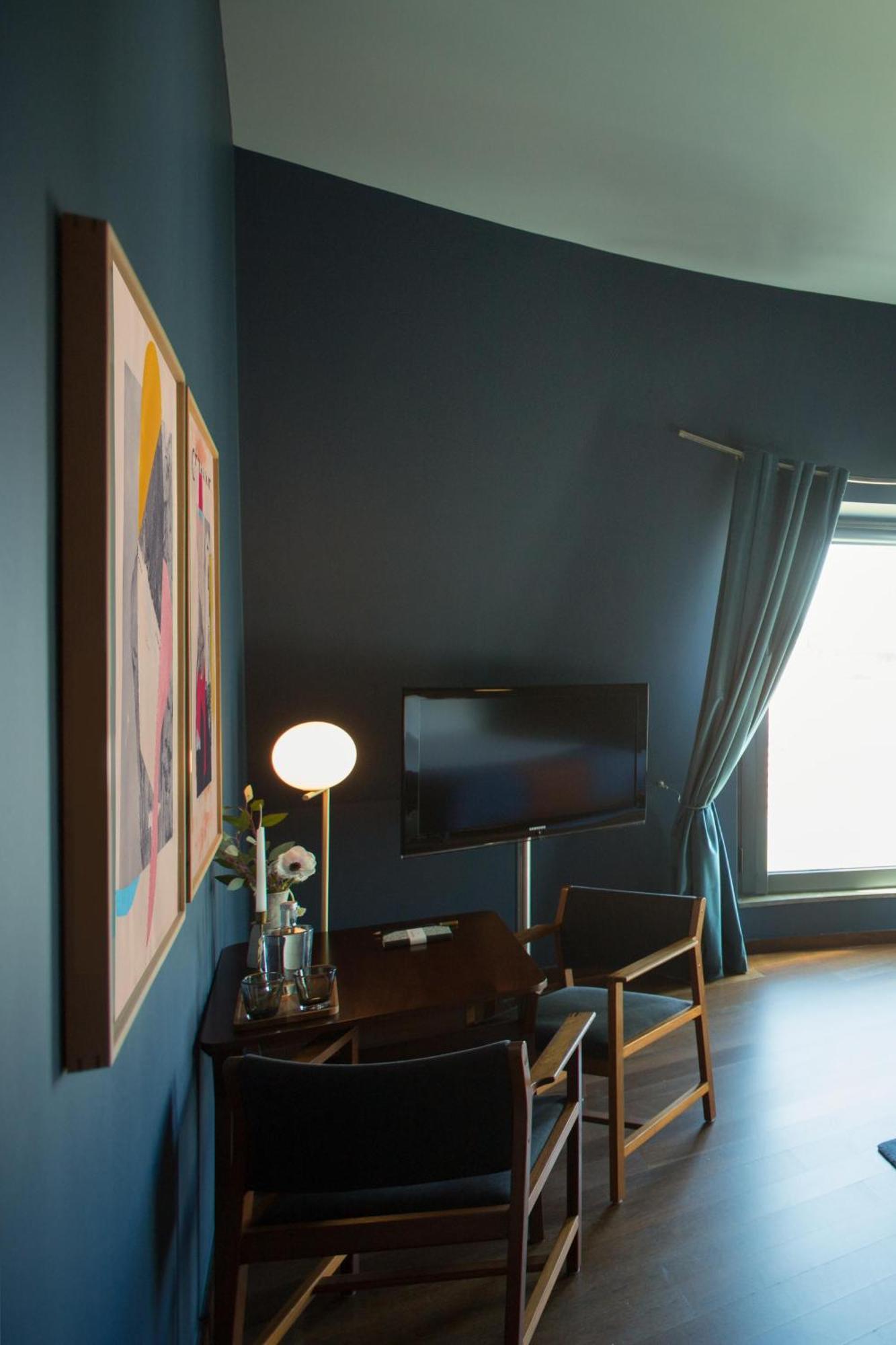 ザ ヴィンテージ ホテル&スパ リスボン エクステリア 写真 A room with a flat screen television